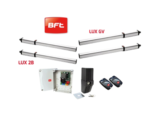 Imagen de productos de automatización BFT, incluyendo tres modelos de fotocélulas: LUX 2B, LUX GV y dos unidades adicionales, junto con una caja de control y mandos a distancia.
