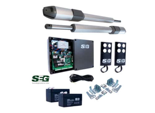 Conjunto de automatización que incluye dos actuadores, una caja de control electrónica, componentes eléctricos, baterías de respaldo y accesorios de instalación, marca SEG.